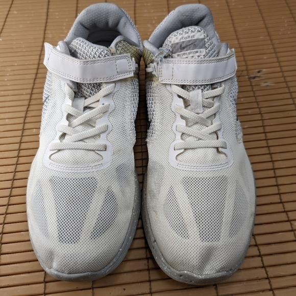 Nike Revolution 3 FlyEase white Running Shoes women's Size 9.5W   great conditio - Picture 2 of 11